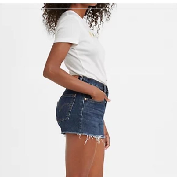 SALE! ⭐️ Levi’s 501 high rise denim shorts in salsa shaker - dark wash - Picture 2 of 9